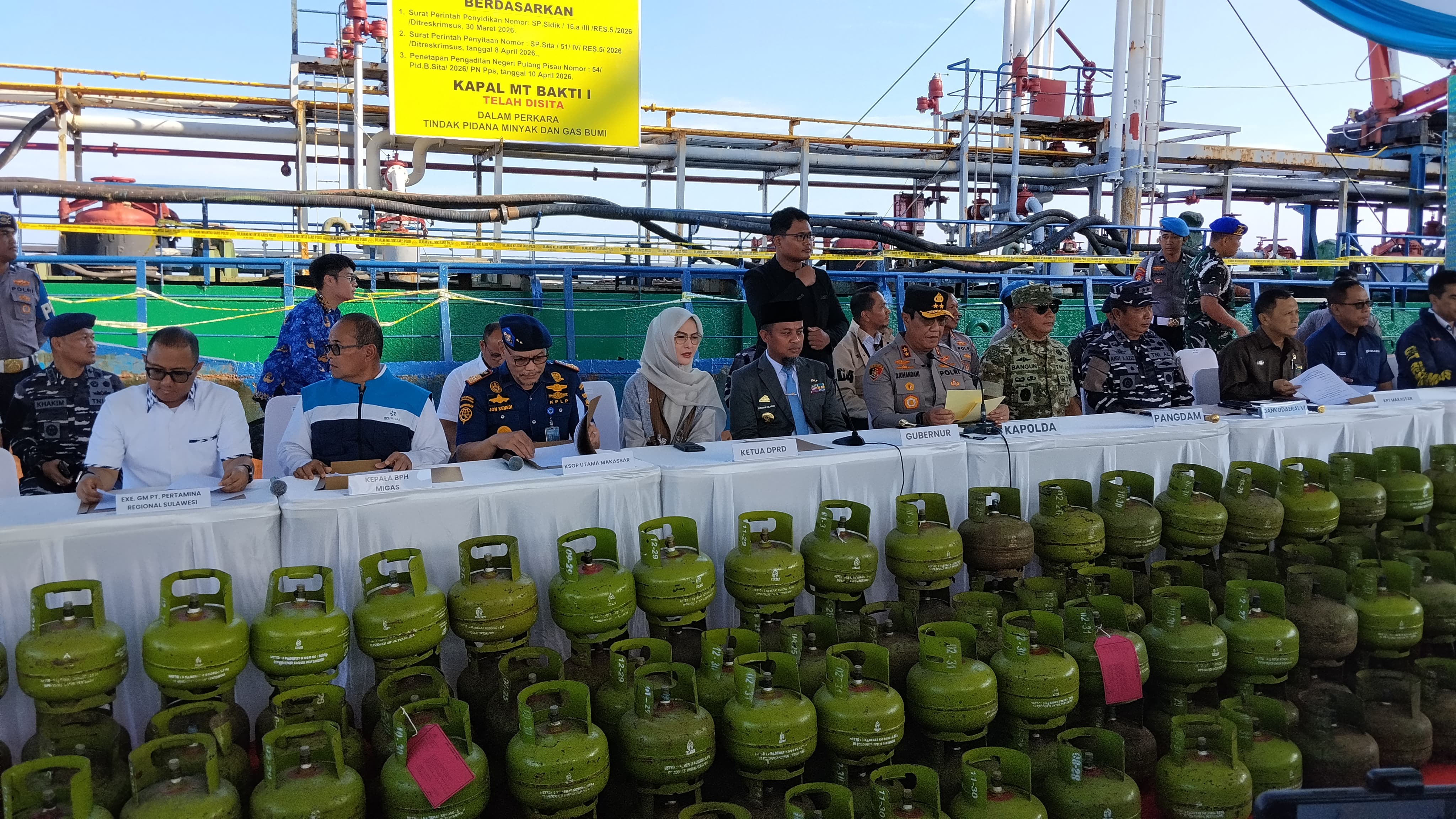 Polda Sulsel Gelar Konferensi Pers Pengungkapan Kasus Penyalahgunaan BBM dan LPG Bersubsidi di Wilayah Sulawesi Selatan